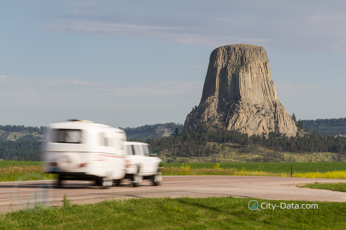 Roadside view of devils tower national monument