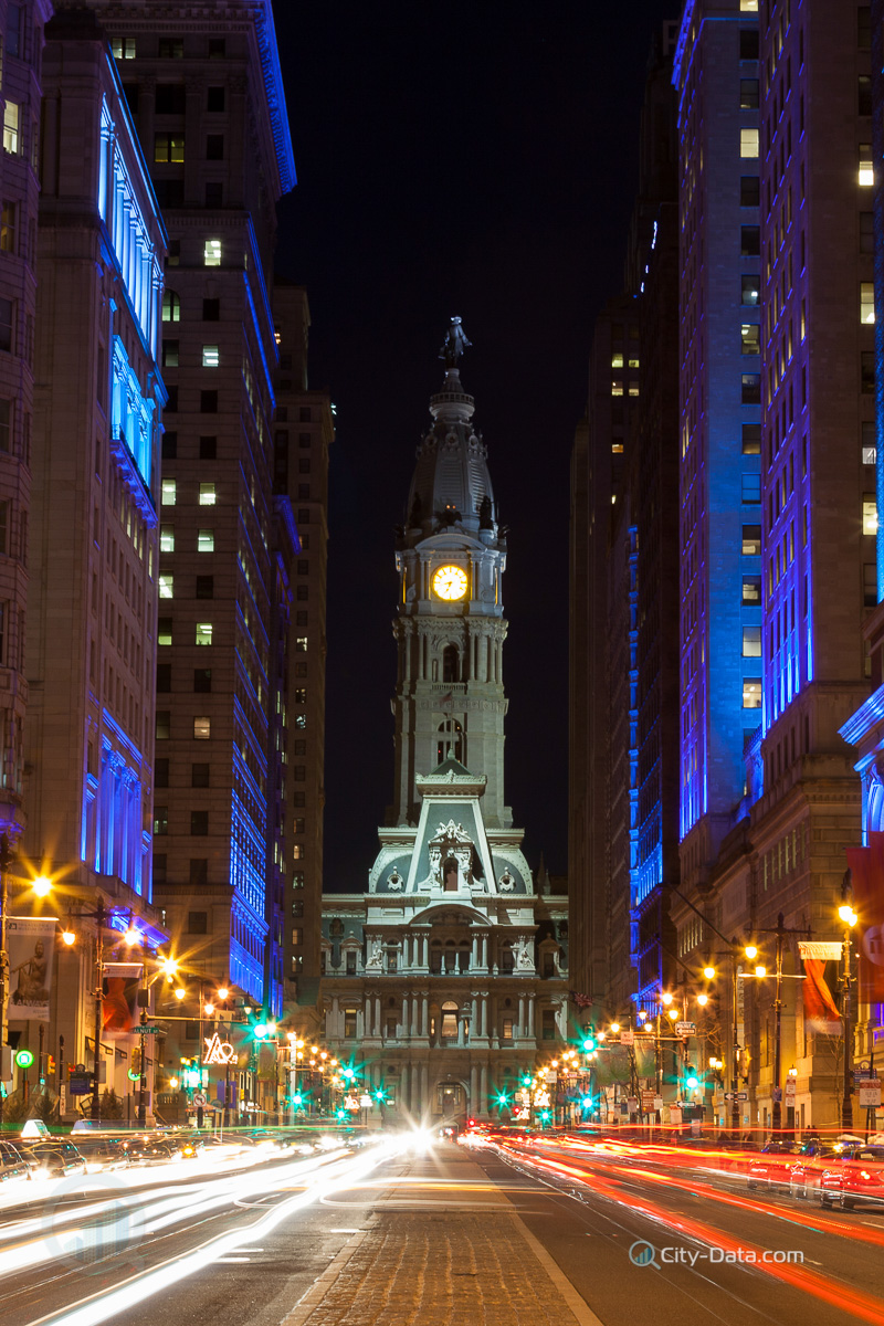 Philadelphia city hall  by night