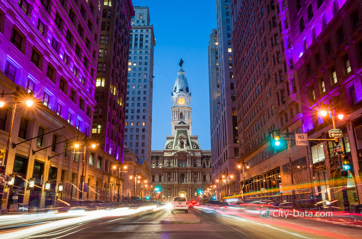 Philadelphia city hall building at twilight